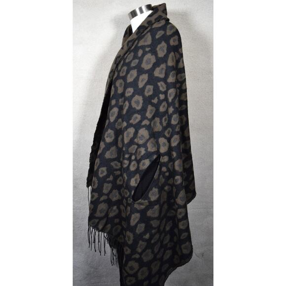 Leopard Print Wrap Shawl Cape The Royal Standard Armholes Fringe Reversible - Picture 2 of 10